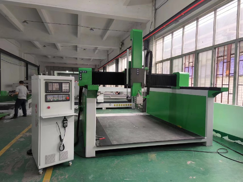 云雕大型卫浴模具雕刻机成功交付江门卓驰模具有限公司，共创卫浴行业新篇章.源头厂家。